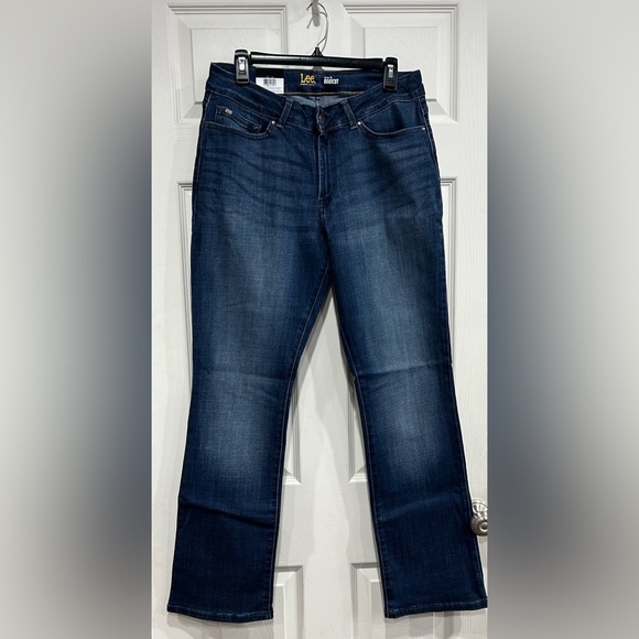 Lee Women's Size 14 No Gap Waistband Curvy Fit Bootcut Jeans Cascade NWT - Picture 1 of 8